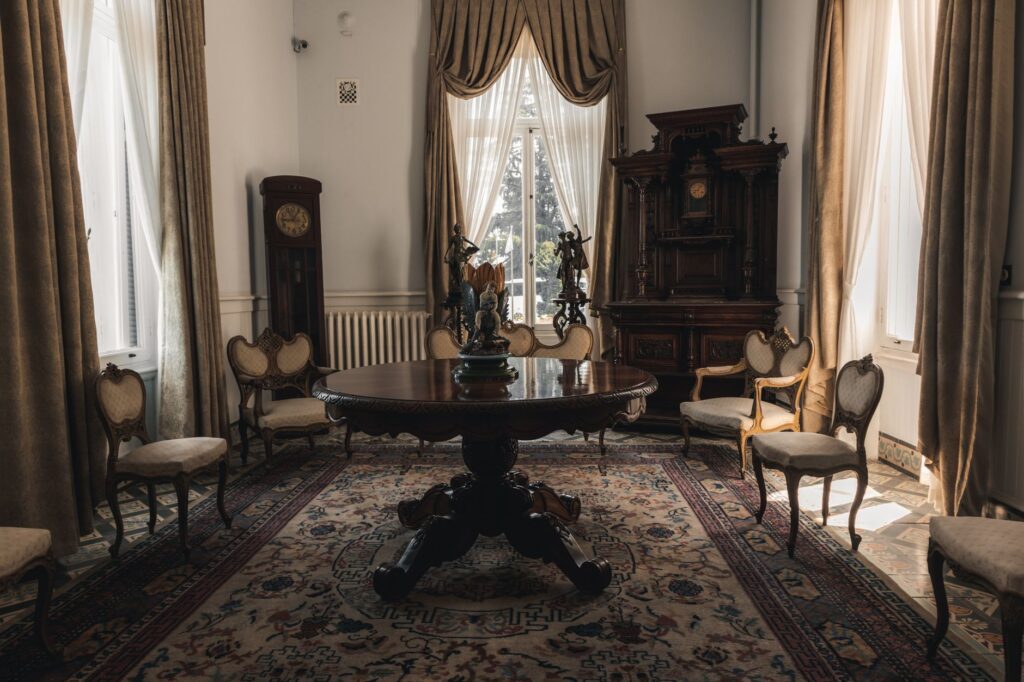meubles anciens ne styles montent encore